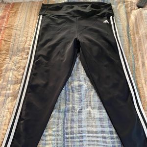 Adidas woman’s jogger black and white size XL Aeroready